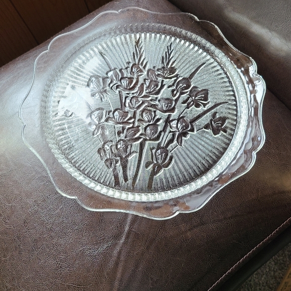 Vintage Crystal Clear Iris & Herringbone Sandwich plate - Picture 7 of 8